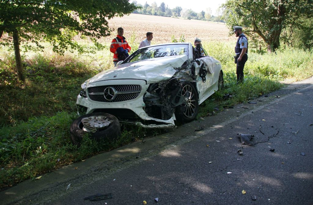 Am Dienstag kam es zu einem Frontalzusammenstoß zweier Mercedes auf der Mittleren Filderstraße in Birkach.