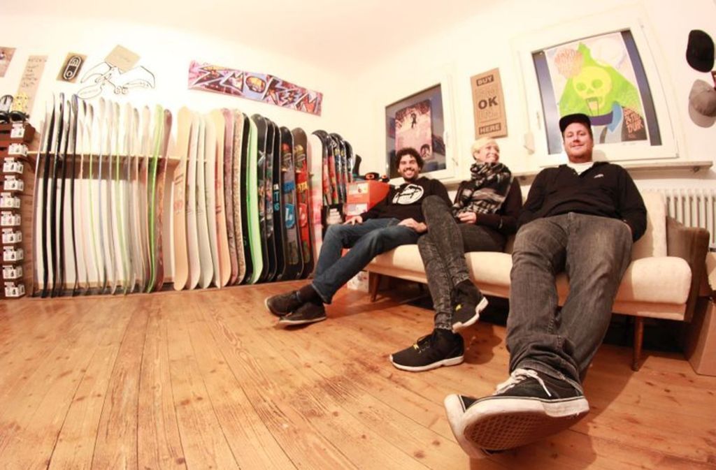 Jens Blumhagen (von links), Constanze Roth und Matthias Schweiker gründeten 2008 einen eigenen Snowboard-Shop.