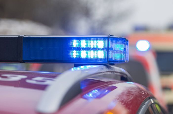 Unfall in Heiningen im Kreis Göppingen: 500-Kilo-Platte fällt Arbeiter auf ein Bein