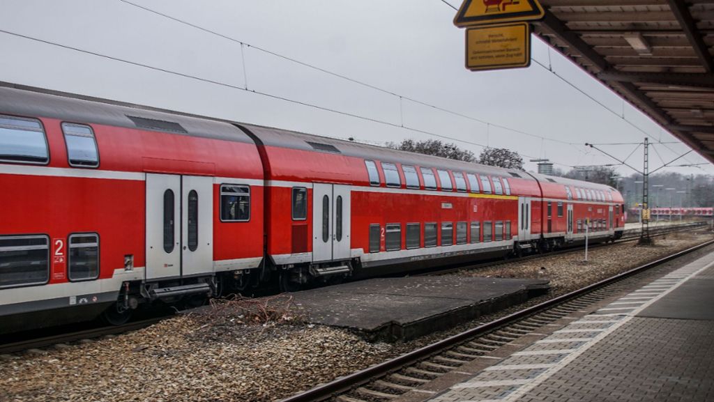 Stuttgart-Bad Cannstatt: Mann wirft auf Gleisen mit Steinen um sich