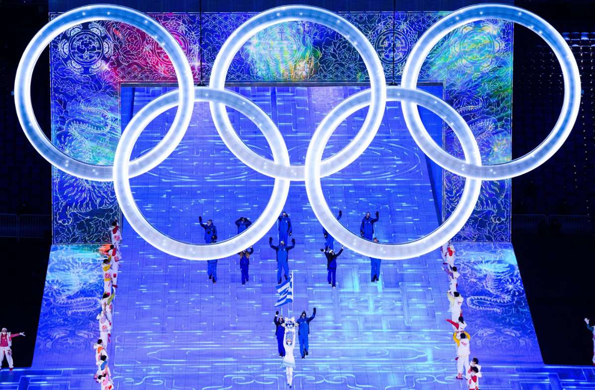 Einen Großteil der Eröffnungsfeier nahm der Einlauf der Nationen ein – den Auftakt machte wie immer Griechenland als Gastgeber der ersten modernen Olympischen Spiele.