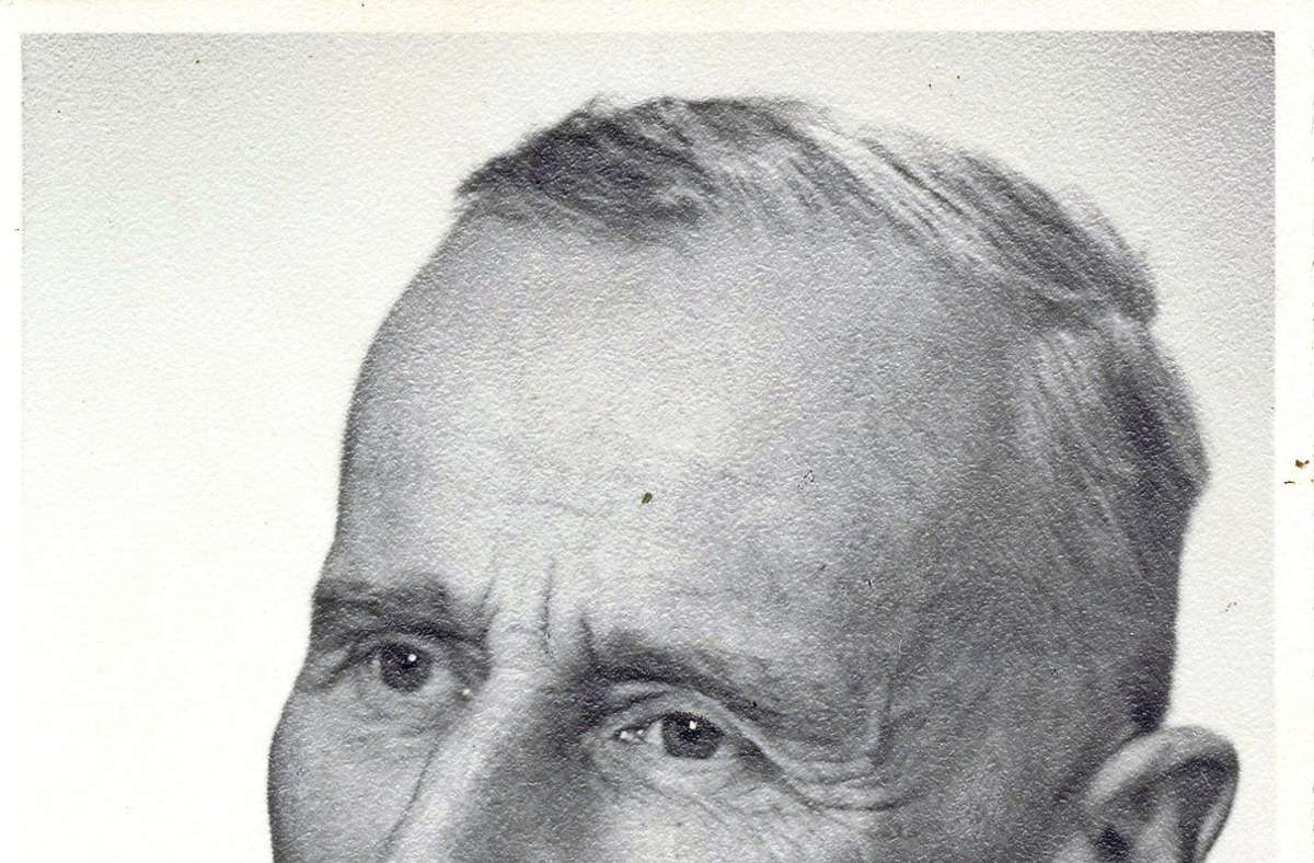 Das Schwarz-Weiß-Foto zeigt den mutigen Pfarrer Julius von Jan um das Jahr 1960, also während seiner Zeit in Korntal. Dort verbrachte er bis zu seinem Tod mit seiner Familie den Ruhestand.