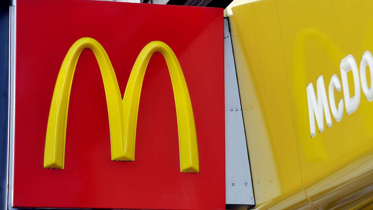  In Tübingen wird gerichtlich über die neue Verpackungssteuer gestritten. McDonald’s stellt sich hinter die Klage einer Filialinhaberin. Das kritisiert jetzt die Deutsche Umwelthilfe. 