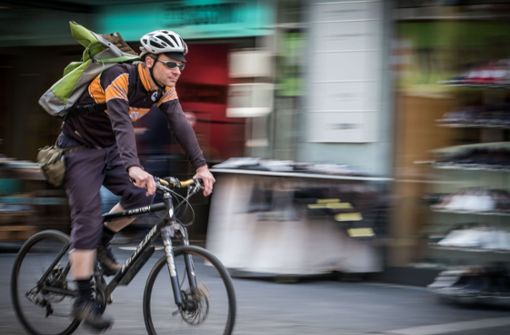 Nicht nur Fahrradkuriere würden von Radschnellwegen in Stuttgart profitieren. Foto: Lichtgut/Achim Zweygarth