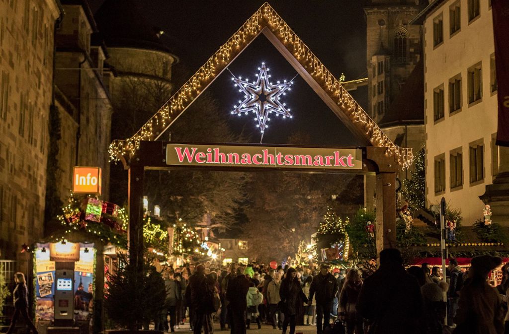 Die Sternlein prangen auf dem Stuttgarter Weihnachtsmarkt, durch die Stadt weht ein Hauch von Weihnachtsduft.