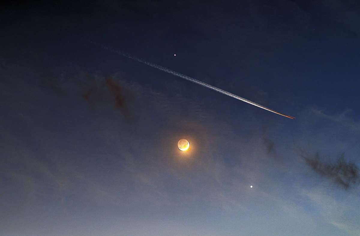 Am 23. März wird die Sichel des zunehmenden Mondes zwischen beiden am Himmel stehen.