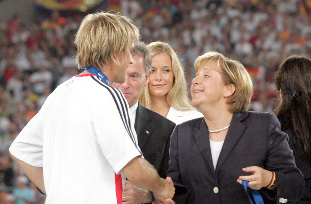 Angela Merkel durfte während ihrer Zeit als CDU-Chefin 21 verschiedene Cheftrainer beim VfB Stuttgart erleben.