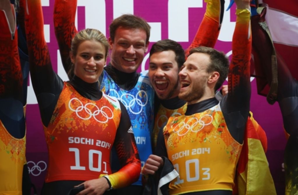Das Staffelteam mit Natalie Geisenberger, Felix Loch, Tobias Wendl und Tobias Arlt holt am 13. Februar die vierte Rodel-Goldmedaille für Deutschland.