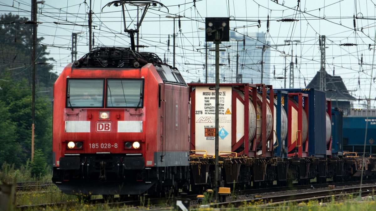 Weil am Rhein im Kreis Lörrach: Mit mehr als vier Promille auf fahrenden Güterzug gesprungen