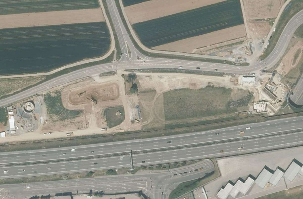 Mittlerweile hat sich die Ansicht von oben stark verändert mit der an den Flughafen angrenzenden Baustelle.