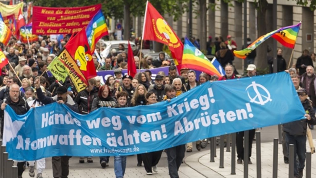 Ostermarsch in Stuttgart: 500 demonstrieren für Frieden