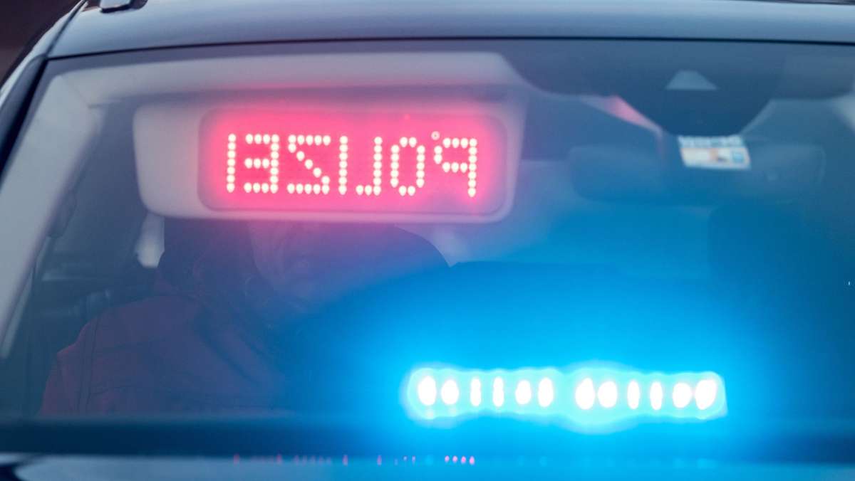  Ein 24-Jähriger rast mit einem Audi Q3 durch den Rems-Murr-Kreis. Als er in Oppenweiler einen Polizisten, der in seinem privaten Auto unterwegs ist, überholt, nimmt dieser kurzerhand die Verfolgung auf. 