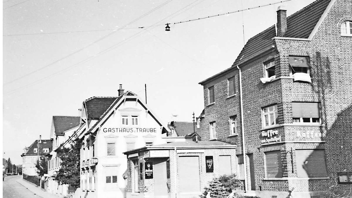 Stuttgart-Möhringen 1942: Brezeln gehen hier immer noch über die Theke