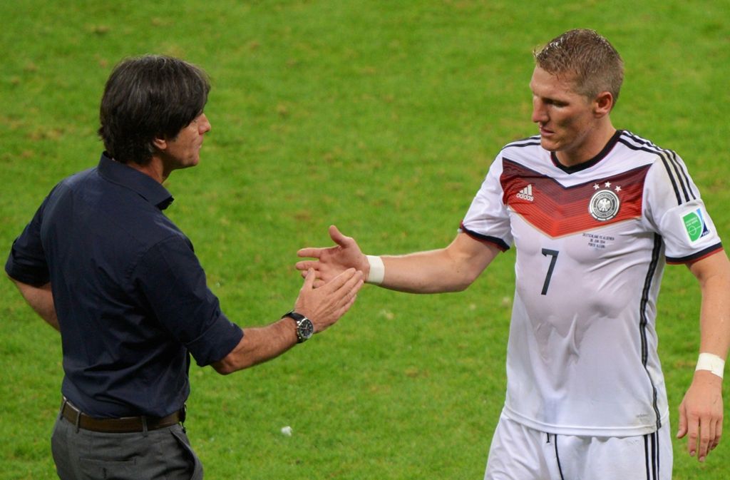 Ein langjähriges Vertrauensverhältnis: Bundestrainer Joachim Löw und Bastian Schweinsteiger.