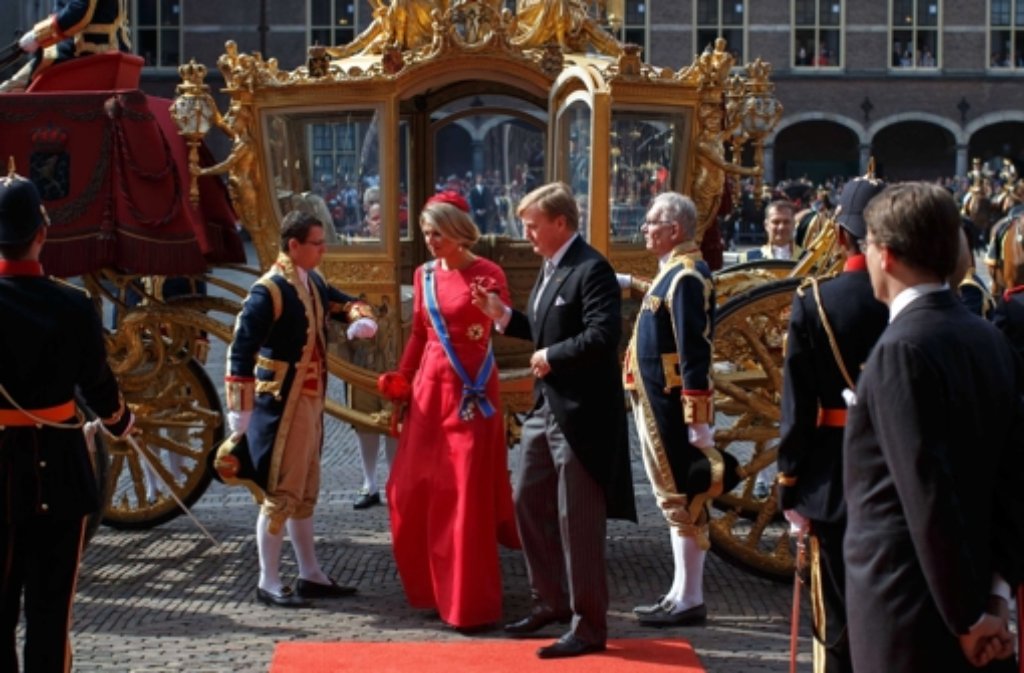 König Willem-Alexander und Königin Máxima auf dem Weg ins Parlament in Den Haag.