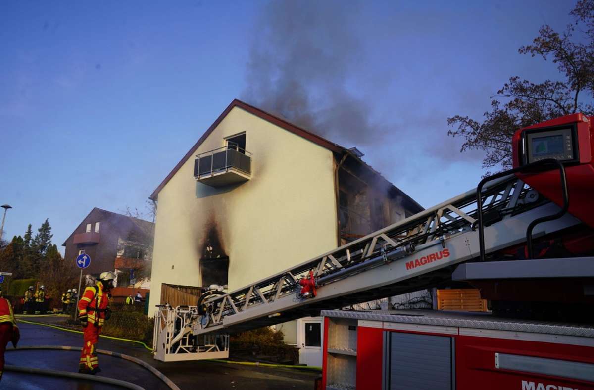 Der Brand ist am Freitagnachmittag in einer Doppelhaushälfte in der Schillerstraße in Grötzingen ausgebrochen.