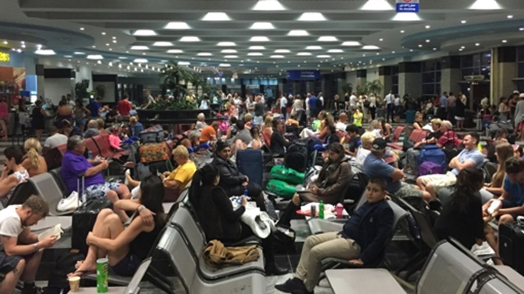 Nach Flugzeugabsturz in Ägypten: Warten in Scharm el Scheich - etwas Angst, viel Ungewissheit