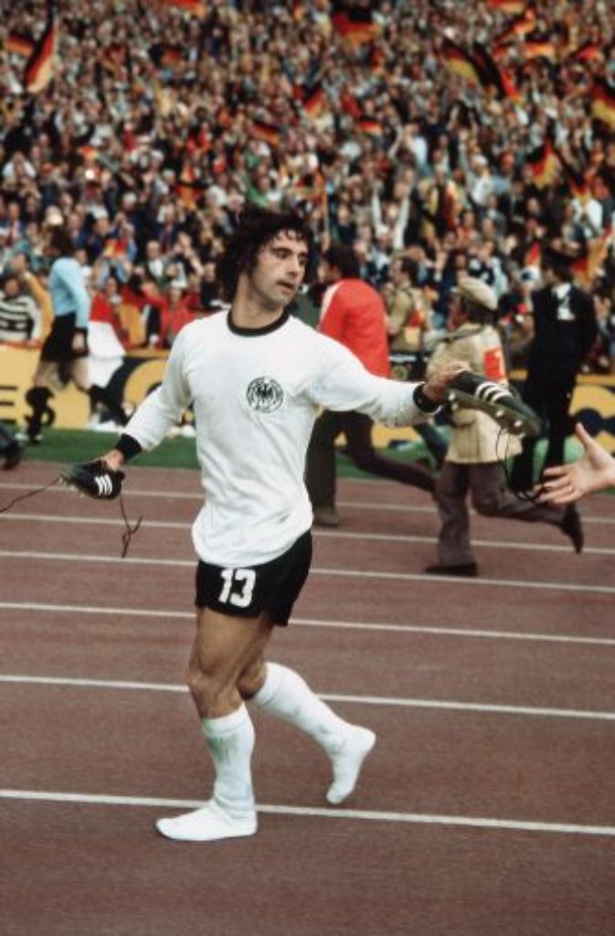 ... Münchener Olympiastadion waren alle von den Socken - auch Gerd Müller, den es ob dieses Triumphes schon bald die Schuhe auszog. Den...