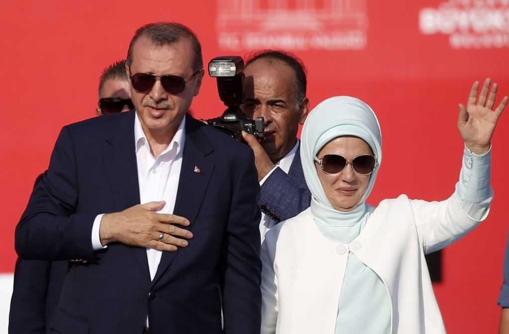Der türkische Staatschef Recep Tayyip Erdogan hat bei einer Großkundgebung gegen den Putschversuch vor drei Wochen die Einführung der Todesstrafe in Aussicht gestellt. Foto: AP