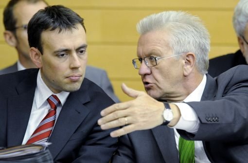 Wirtschafts- und Finanzminister Nils Schmid (SPD, links) und der grüne Ministerpräsident Winfried Kretschmann im Stuttgarter Landtag. Foto: dpa
