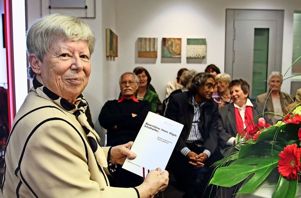 Renate Stäbler befasst  sich viel  mit der lokalen Geschichte  und hat darüber mehrere  Bücher zusammengetragen . Foto: factum/Archiv