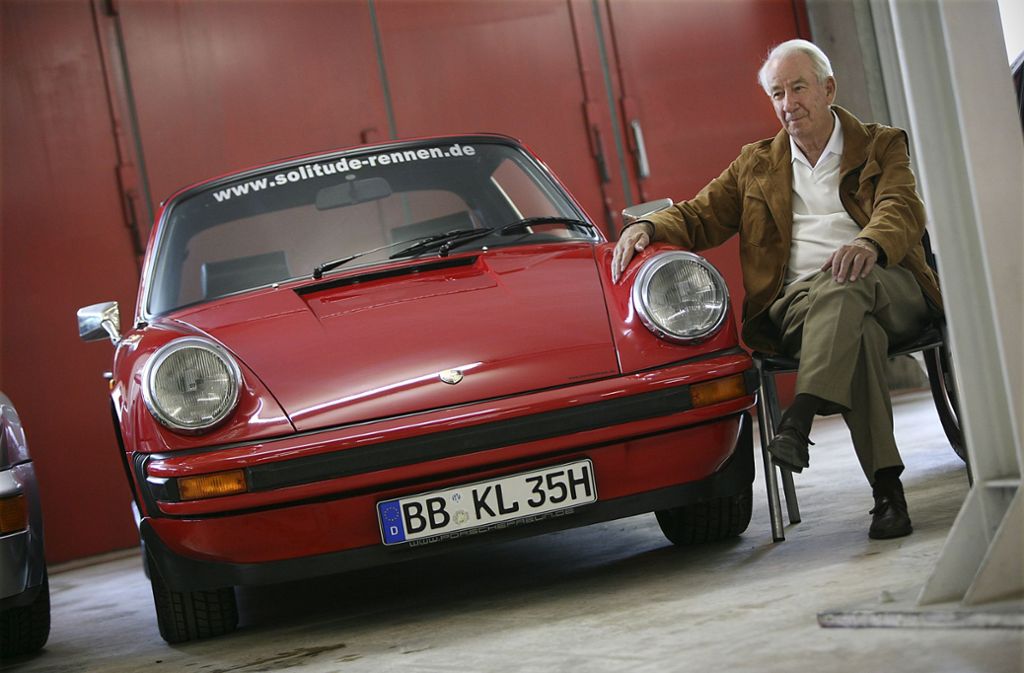 Ein Archivfoto aus dem Jahr 2008: Der Rennfahrer Eberhard Mahle nimmt mit seinem Porsche 911 E an der Oldtimerveranstaltung Retromotor im September 2008 teil.