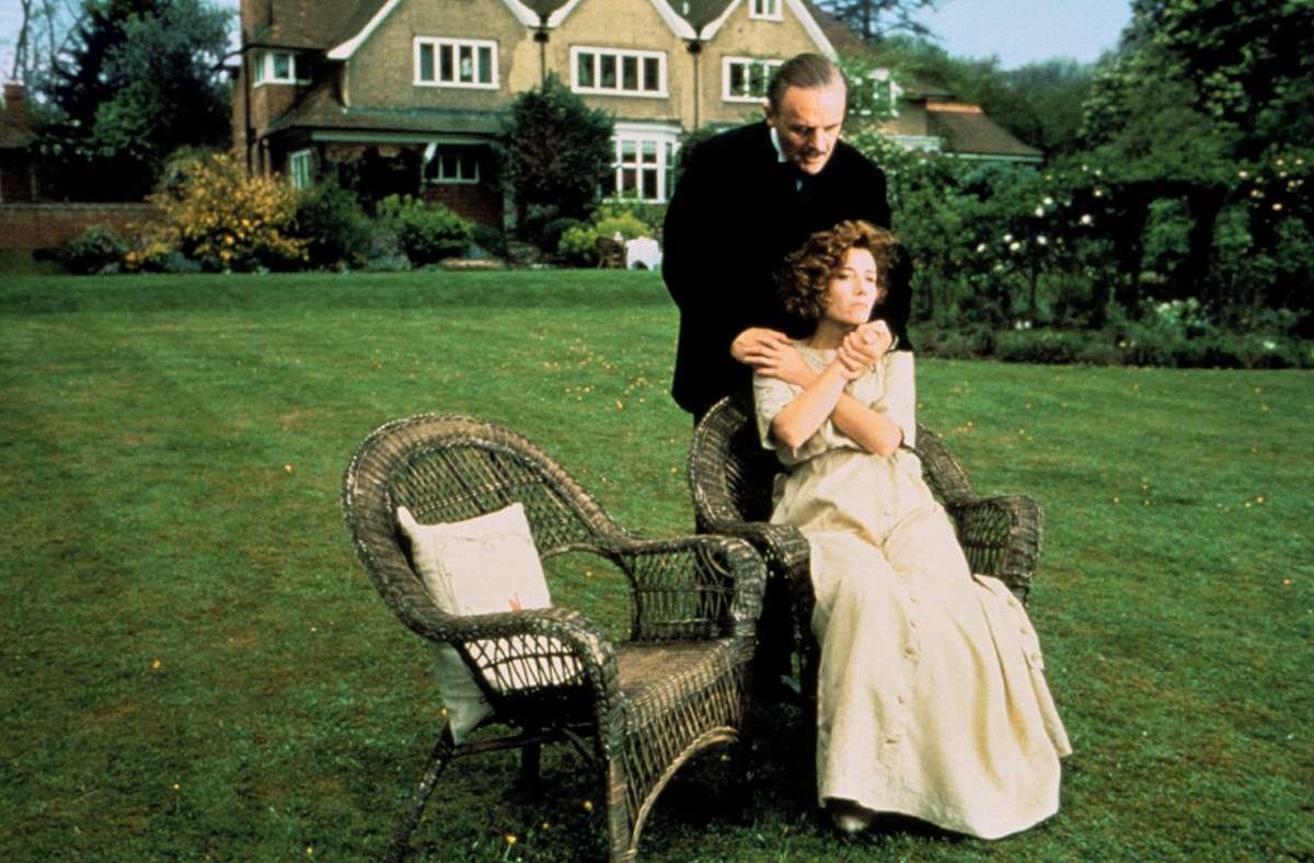 Englischer Rasen II – Anthony Hopkins und Emma Thompson in dem Film „Howards End“ von 1992, einer Literaturverfilmung eines Buches von E.M. Forster. Regie führte James Ivory.
