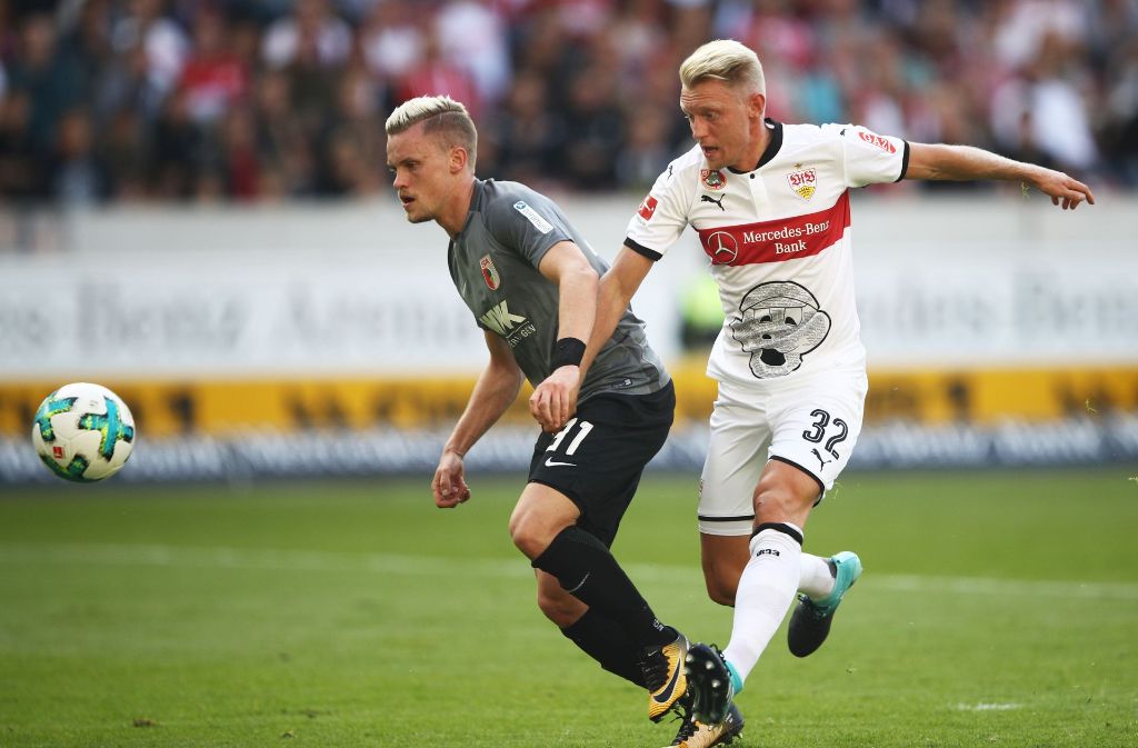 VfB-Neuzugang Andreas Beck (rechts) im Spiel gegen Philipp Max