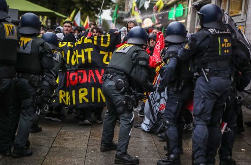 Bei Protesten in Stuttgart ist die Polizei schon mehrmals eingeschritten. Foto: dpa/Christoph Schmidt