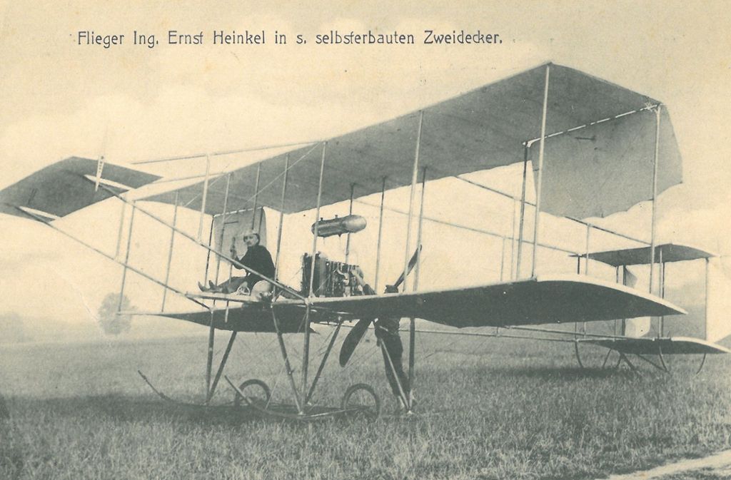 Ernst Heinkel in seinem Zweidecker, anno 1911