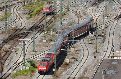 Beim Stuttgarter Kopfbahnhof  sind die Gleise acht und zehn nur eingeschränkt nutzbar.  2012  entgleisten dort zwei Intercityzüge. Dadurch ergeben sich bis heute Verspätungen im ganzen Land. Foto: dpa