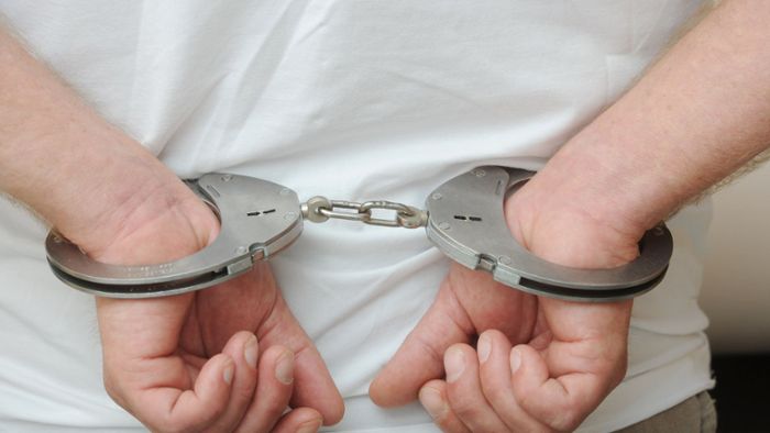 Polizei durchsucht Wohnungen - Vier mutmaßliche Dealer in Haft