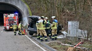 Stuttgart: Auto fährt gegen Schranke am Heslacher Tunnel