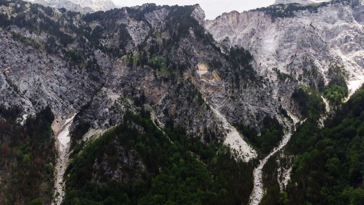 Bergtour in Albanien: Zwei Touristinnen stürzen in den Tod
