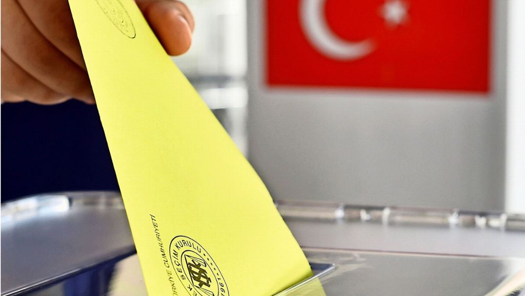 Türkei-Referendum in Stuttgart: Polizei hat ein Auge auf türkisches Wahllokal