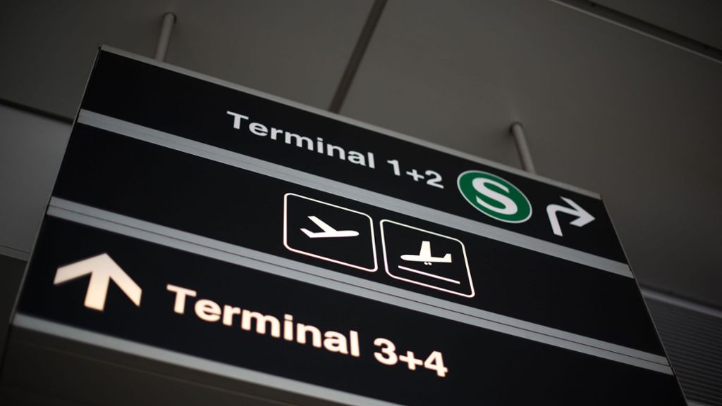 Flughafen Stuttgart: Ehrlicher Finder gibt wertvollen Ehering ab