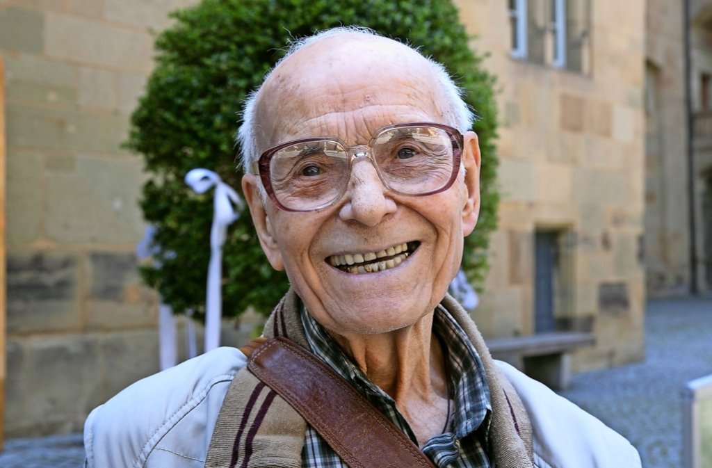 Walter Clauss (92) aus Stuttgart-Zuffenhausen: „Ich staune immer noch wie modern alles geworden ist. Man muss Zeit haben, sich alles anzuschauen, aber alles ist sehr verständlich aufbereitet. Ich bin dankbar, dass ich das in meinem hohen Alter noch sehen durfte.“