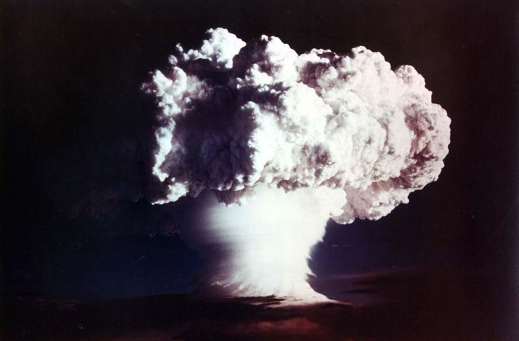 Nach der Detonation der 10,4 Megatonnenbombe XX-58 IVY MIKE blieb von der Insel nur noch ein Unterwasserkrater übrig.