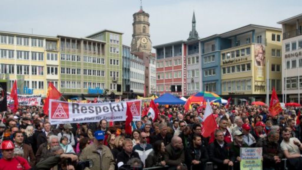 Demo in Stuttgart: Rund 5000 Menschen bei der Mai-Kundgebung in der Stuttgart Innenstadt