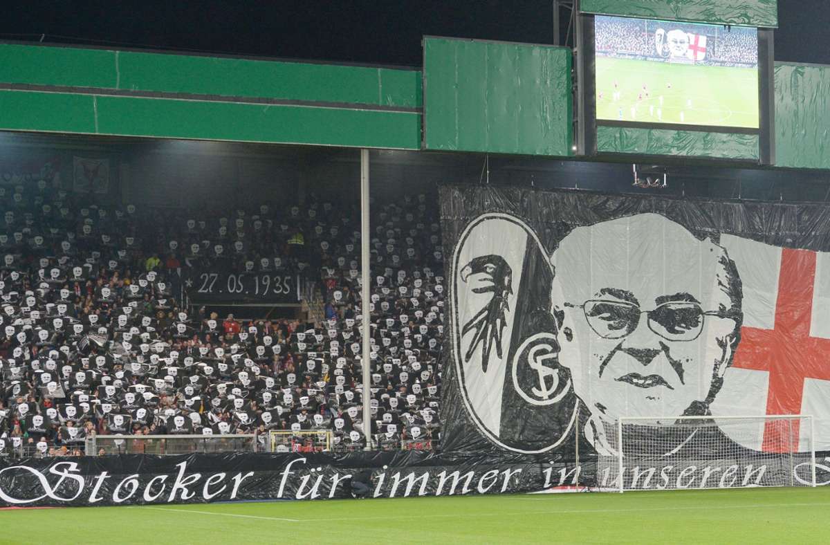 2009 stirbt Stocker – und wird von den Fans für seine Verdienste um den Verein gewürdigt.