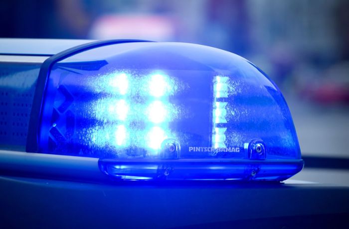 Gosbach im Kreis Göppingen: Unbekannter attackiert Mann auf Parkplatz