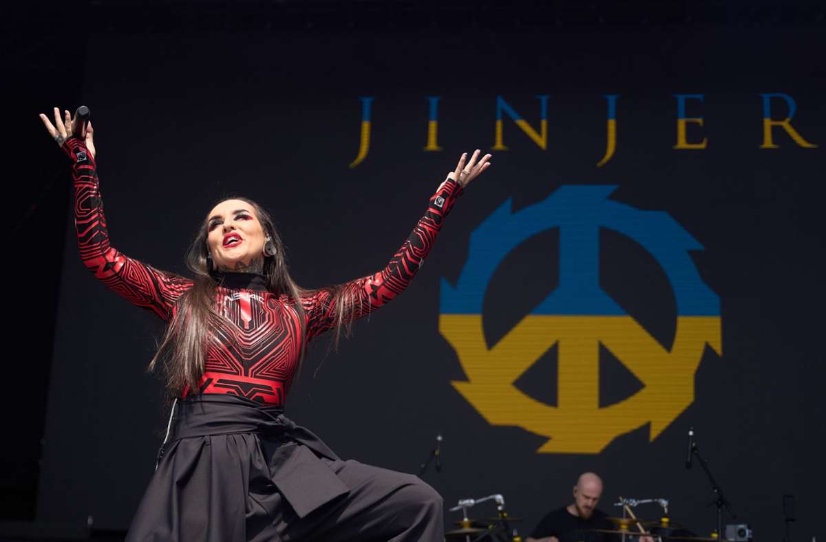 Sängerin Tatiana Shmailyuk tritt mit der ukrainischen Rockband Jinjer auf.