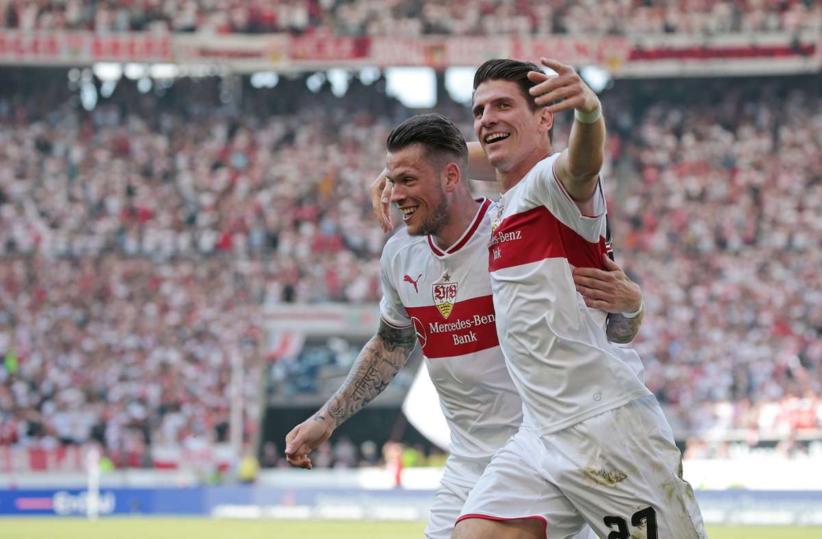 In der Saison 2017/2018 jubelten Daniel Ginczek (links) und Mario Gomez am vorletzten Spieltag über einen Sieg gegen die Hoffenheimer. Wir blicken auf die vergangenen Heimspiele gegen die TSG zurück.