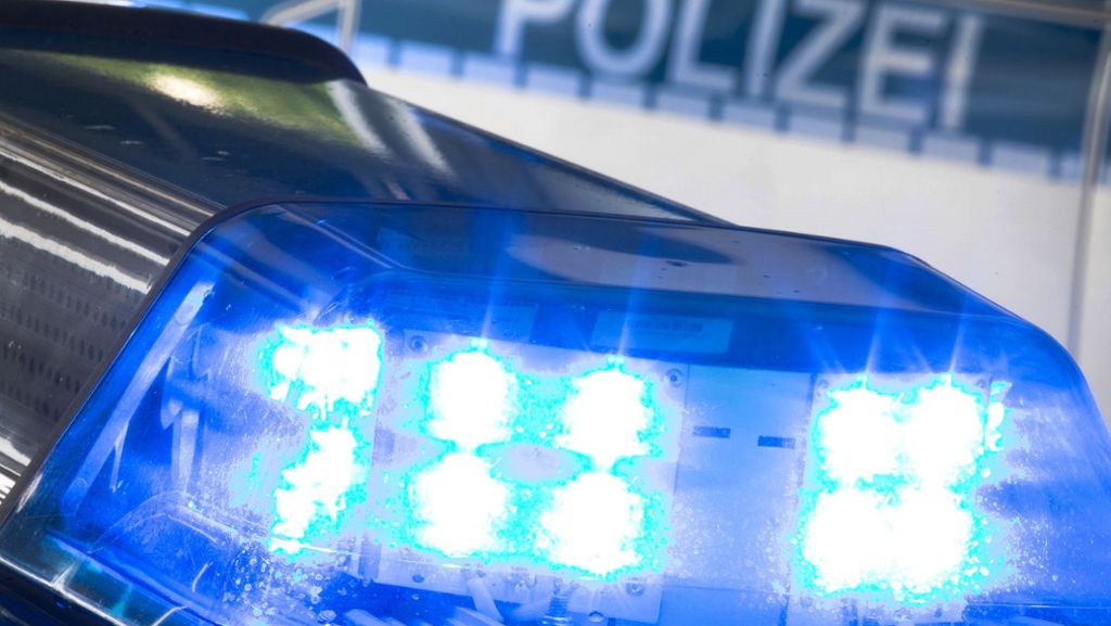 Esslingen: Schreck für Insassin – Unbekannte schlagen Autoscheibe ein