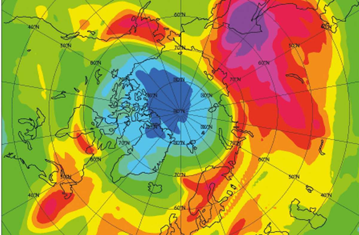 Das Bild vom 7. April 2020 zeigt das Ozonloch Ozons (blau) über der Arktis. In einer Höhe von etwa 18 Kilometern sei dort die Ozonschicht zu einem großen Teil abgebaut, teilte der Copernicus-Erdbeobachtungsdienst damals mit.