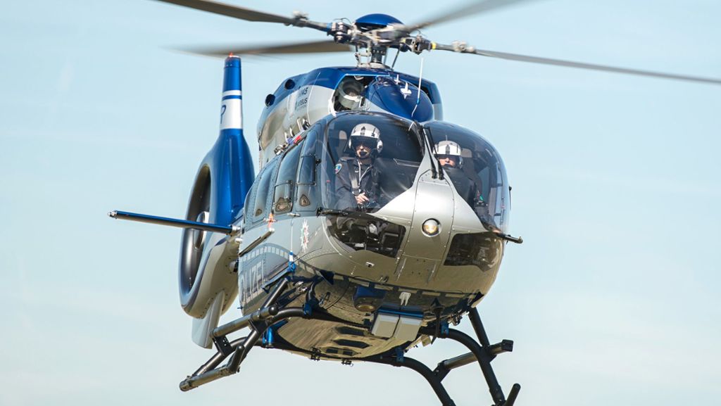 Polizei setzt Hubschrauber ein: Jugendliche liefern sich Massenschlägerei in Schönaich