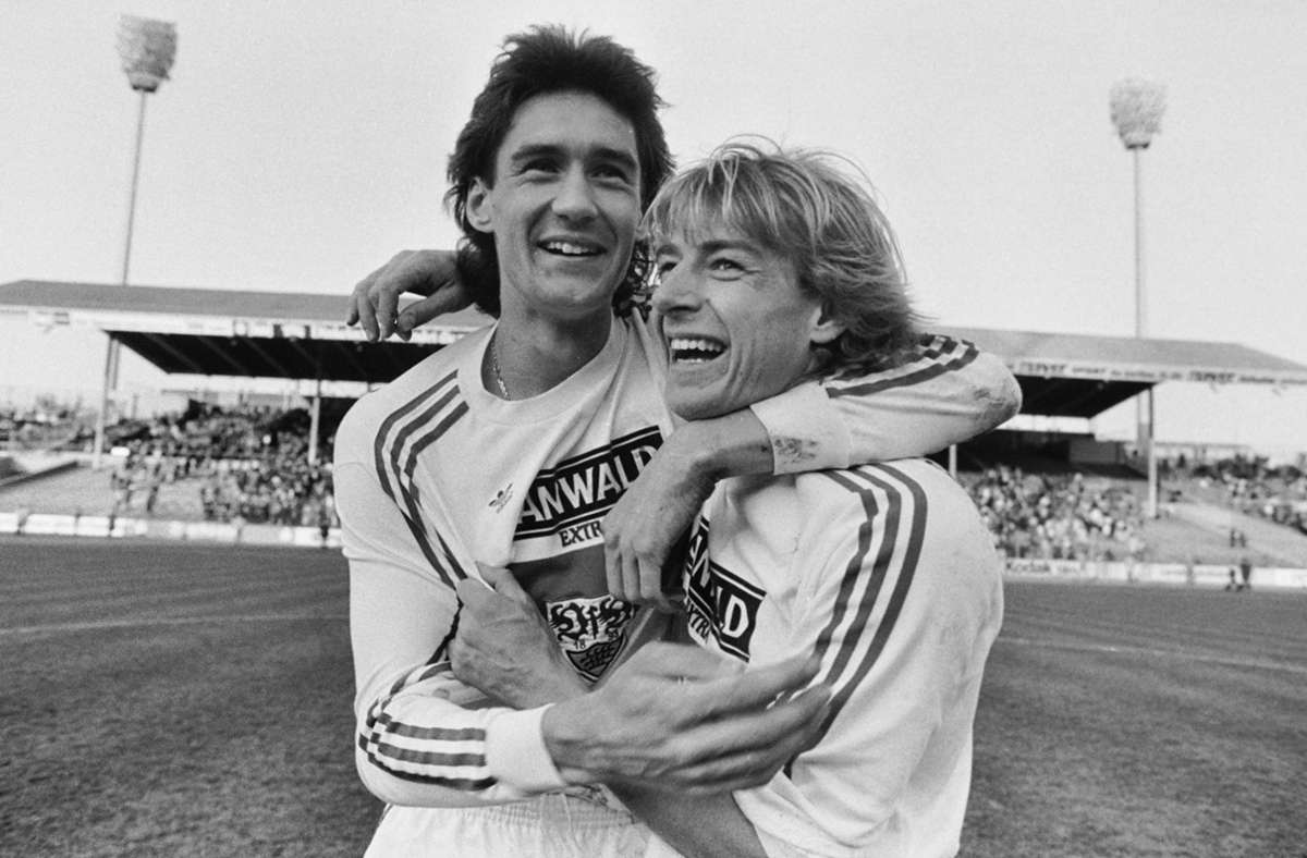 Ralf Allgöwer (li., im VfB-Dress-neben Jürgen Klinsmann) spielte von 1987 bis 1989 für die Kickers. In Ulm war er von 1991 bis 1994 aktiv.