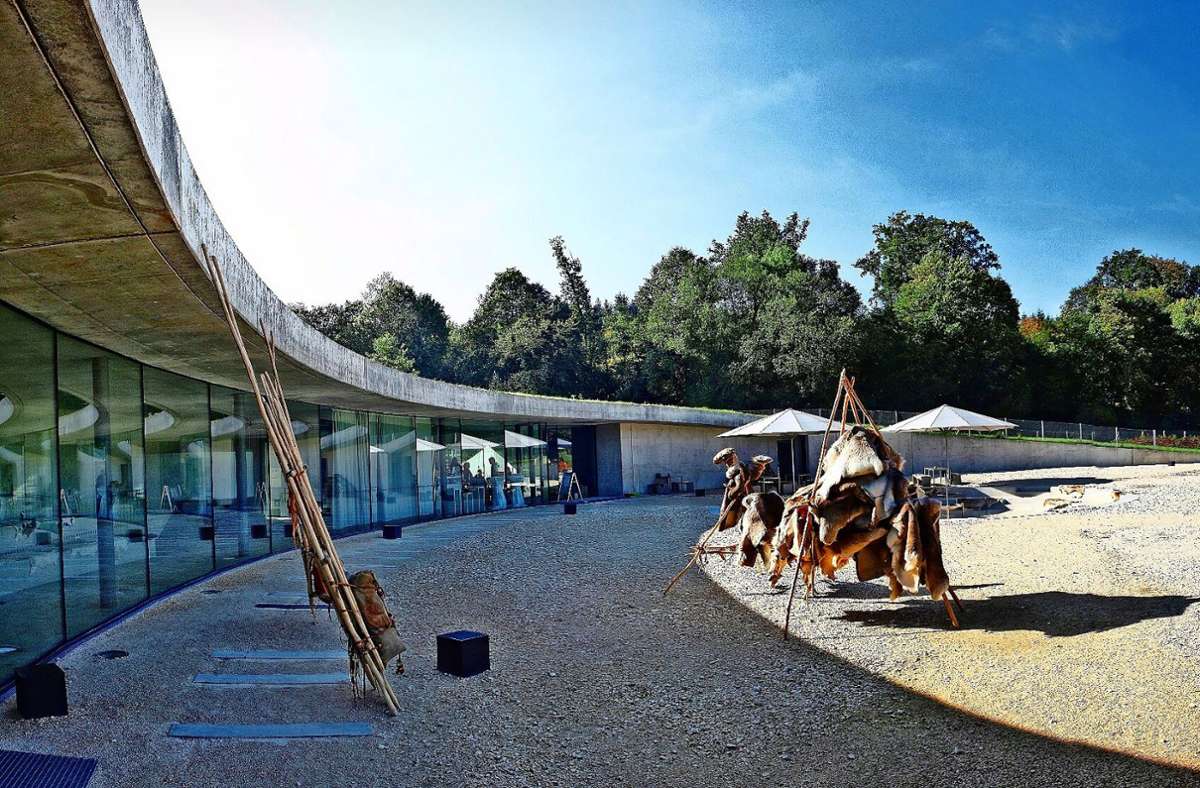 Im Archäopark bei Niederstotzingen werden  40 000 Jahre alte Fundstücke aus Mammutelfenbein ausgestellt, die einst im Lonetal ausgegraben wurden. Foto: Stadt Niederstotzingen/Archäopark