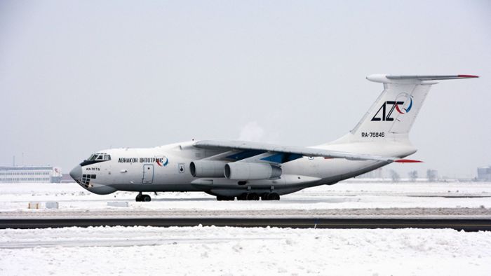 Flugzeug mit 65 ukrainischen Kriegsgefangenen an Bord abgestürzt