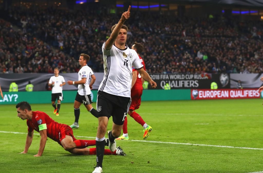 Thomas Müller freut sich über das 3:0.